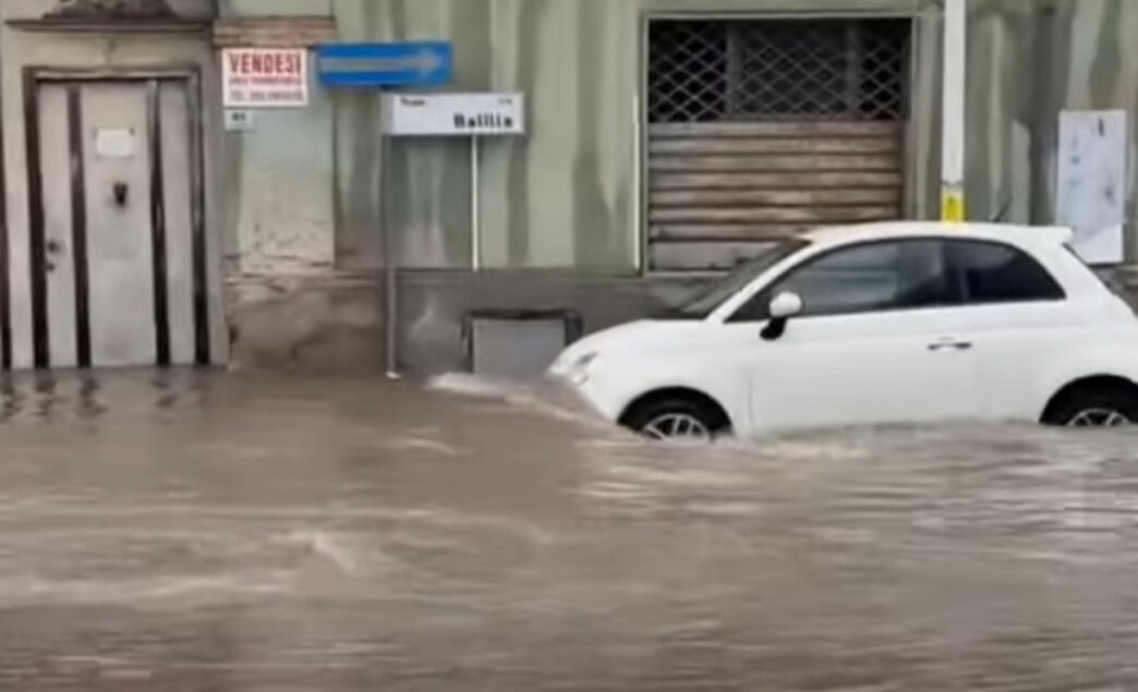 Pirri, allagamento, automobile, pioggia.