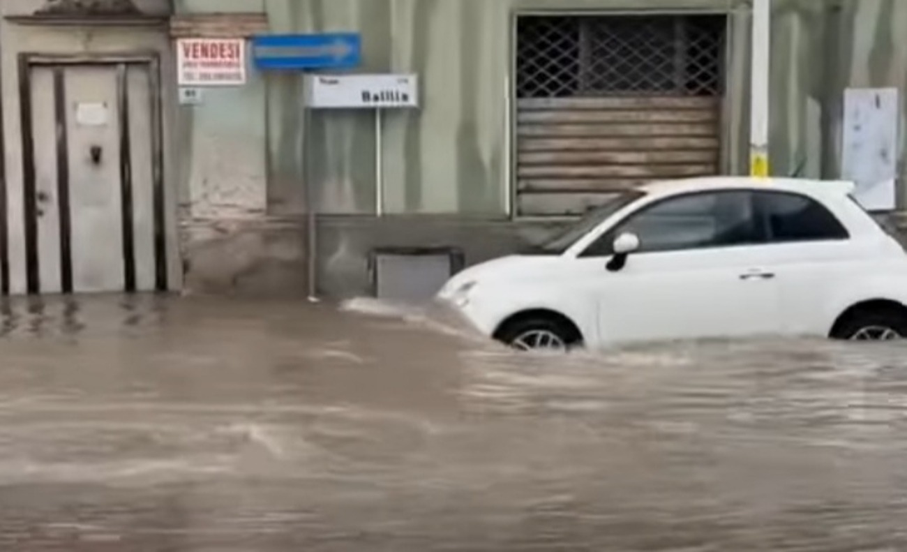 Pirri, allagamento, automobile, pioggia.