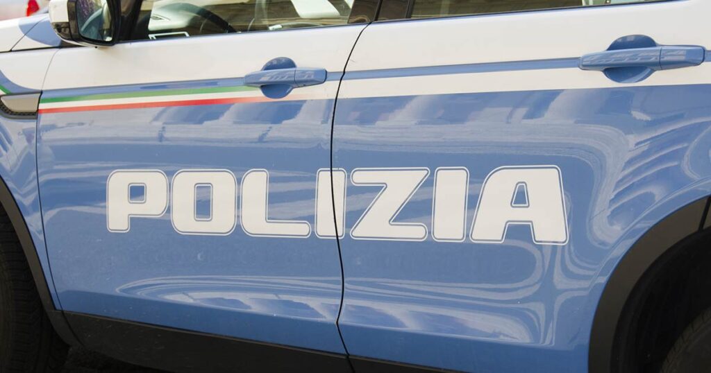 Polizia, automobile e sportello.