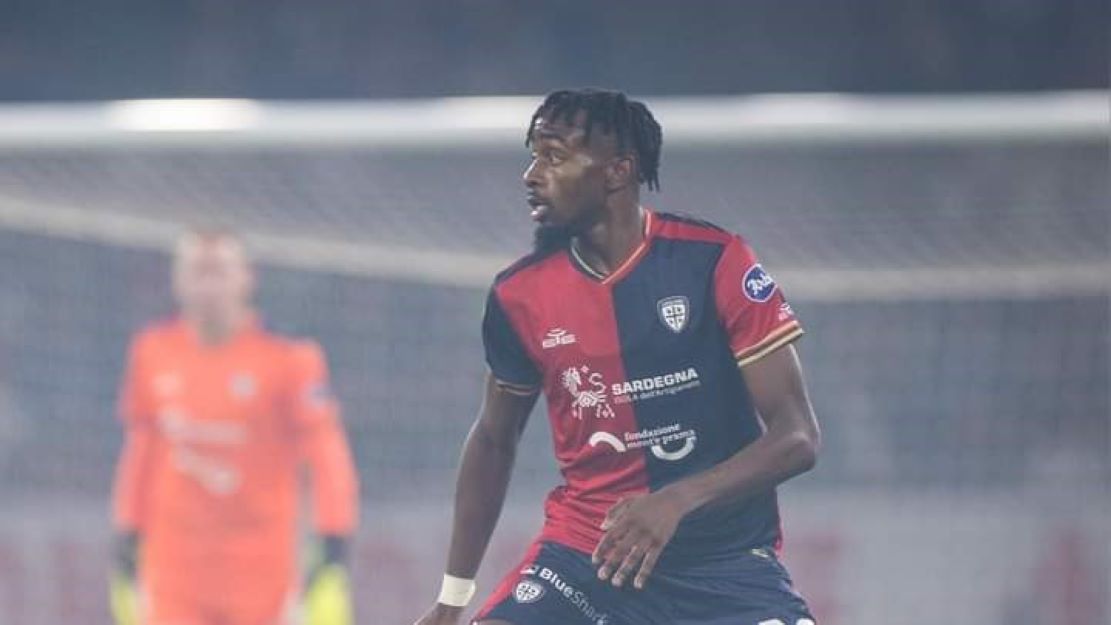 Makoumbou con la maglia del Cagliari Calcio