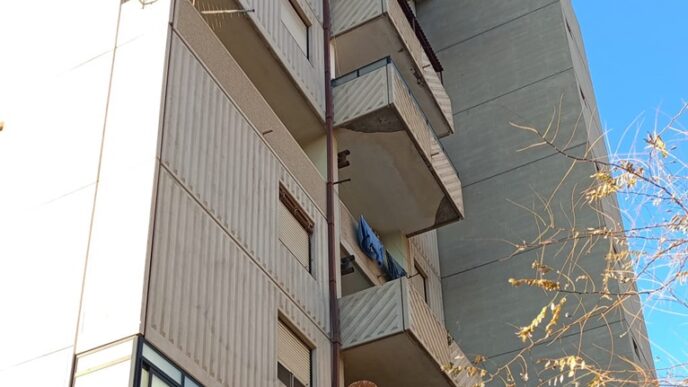 Il palazzo di via Schiavazzi dove è avvenuta la tragedia
