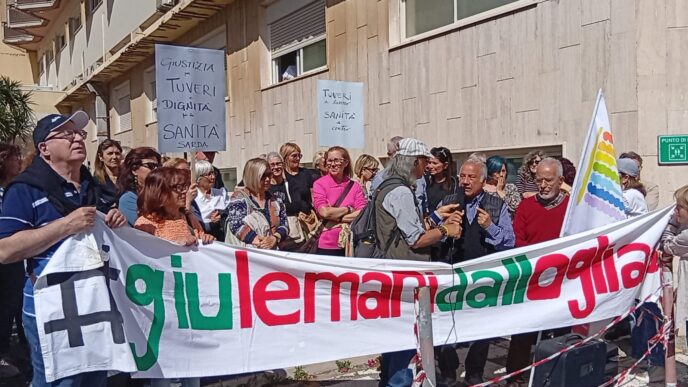 Malati in piazza per il chirurgo Tuveri