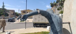 Statua di Riva danneggiata a Mandas