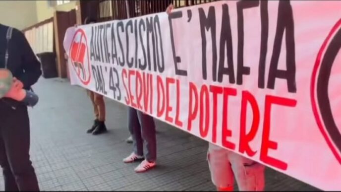 Manifestazione di estrema destra al Siotto