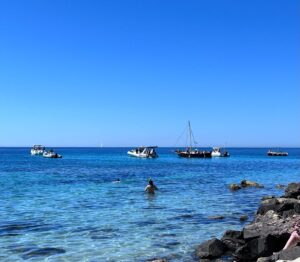 Barche davanti alle spiagge