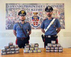Hashish nel deposito del corriere a Cagliari