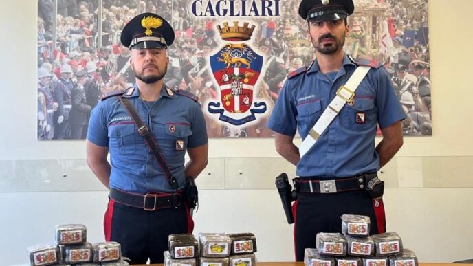 Hashish nel deposito del corriere a Cagliari