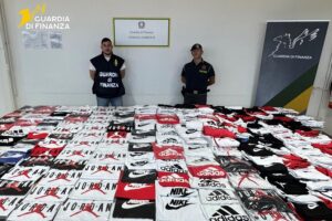 Sequestro di capi contraffatti
