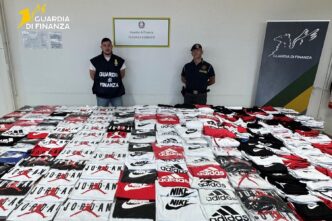 Sequestro di capi contraffatti