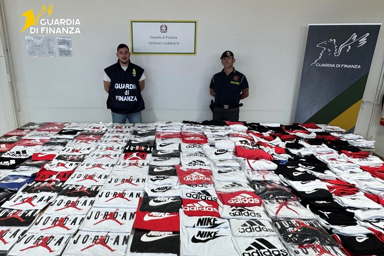 Sequestro di capi contraffatti