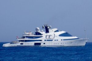 Lo yacht Yas