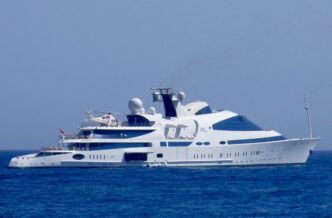 Lo yacht Yas