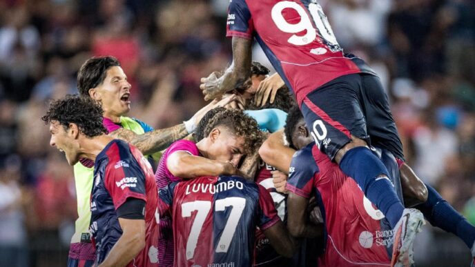 I rossoblù festeggiano la rete di luperto in Cagliari - Fiorentina - Foto Cagliari Calcio