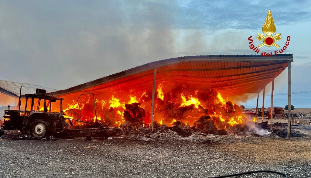 Incendio azienda agricola Monastir