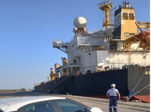 Nave cargo bloccata a Cagliari