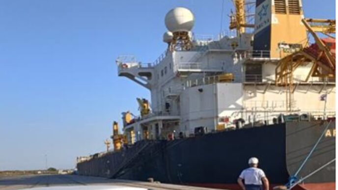 Nave cargo bloccata a Cagliari