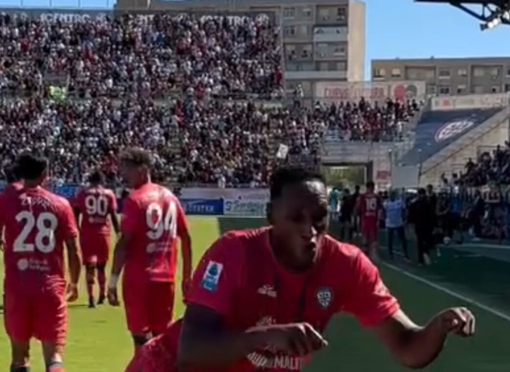 Yerry Mina dopo il gol contro il Parma - Foto Cagliari Calcio
