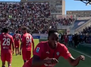 Yerry Mina dopo il gol contro il Parma - Foto Cagliari Calcio