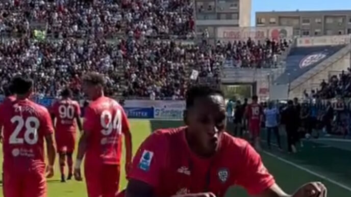Yerry Mina dopo il gol contro il Parma - Foto Cagliari Calcio