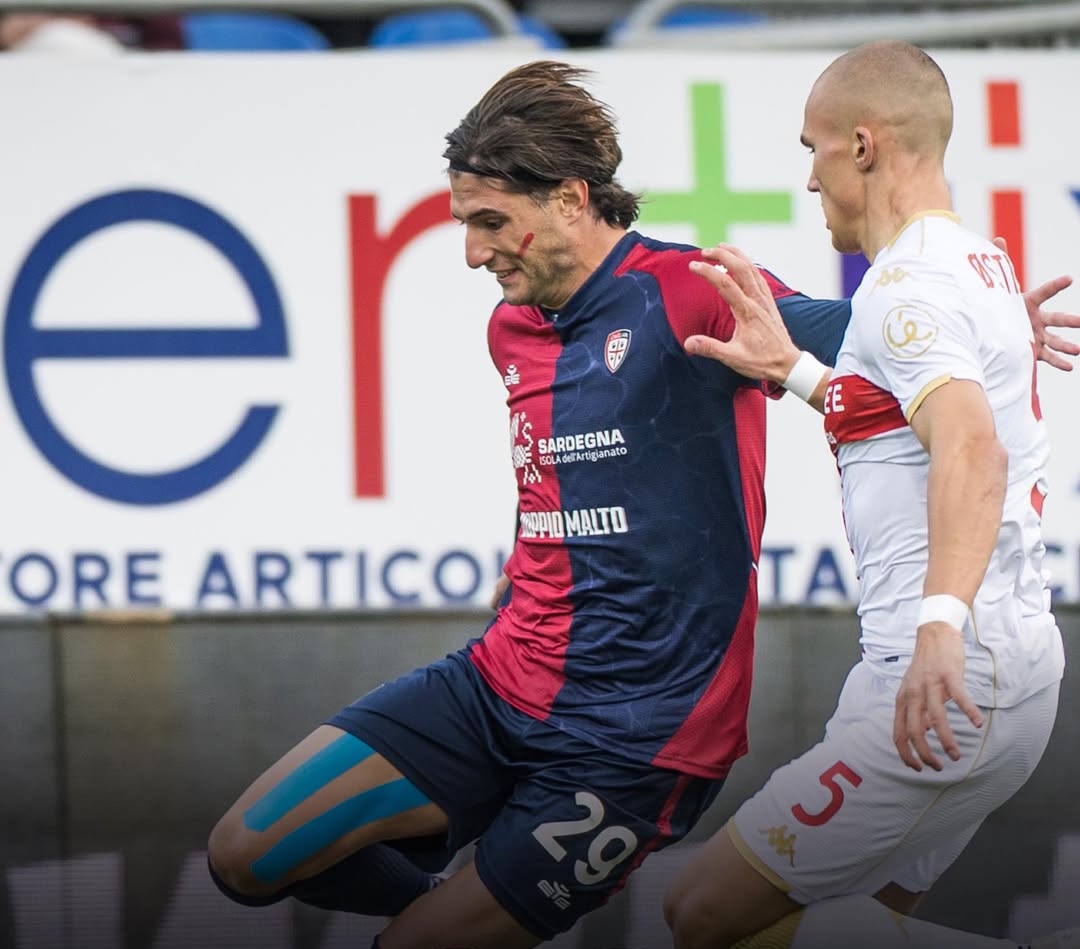 Borrelli in azione in Cagliari - Genoa - Foto Cagliari Calcio